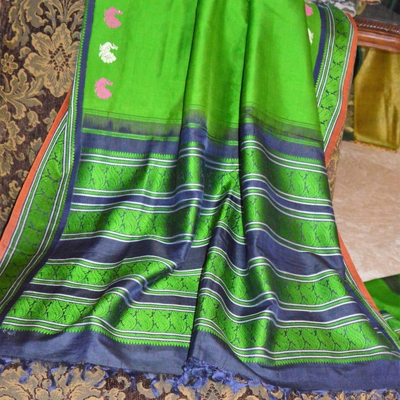 *** PRETTY GREEN KANJEEVARAM PURE SILK  SARI PEACOCK MOTIFS + FREE GIFT* - Picture 2 of 9
